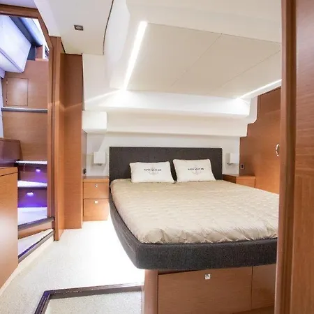 Úszó hotel Prestige 500 Fly Nettuno