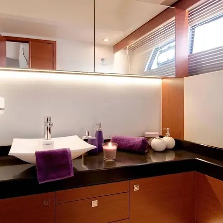 Prestige 500 Fly Úszó hotel