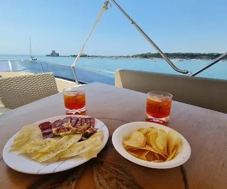 Úszó hotel Prestige 500 Fly