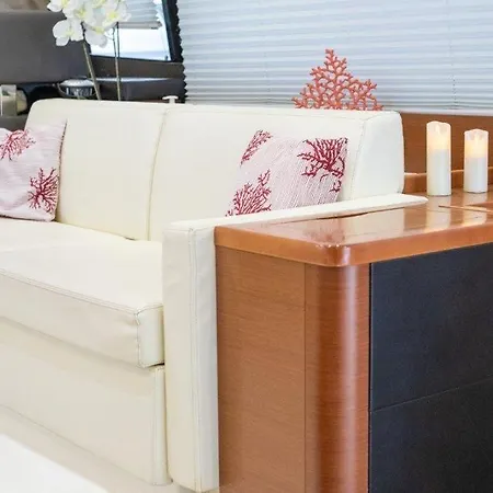 Úszó hotel Prestige 500 Fly